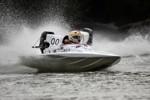 Les derniers modèles de bateaux rapides qui vont vous faire vibrer sur l'eau
