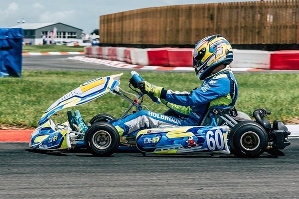Quelle est l'équipement nécessaire pour le karting sur circuit ?